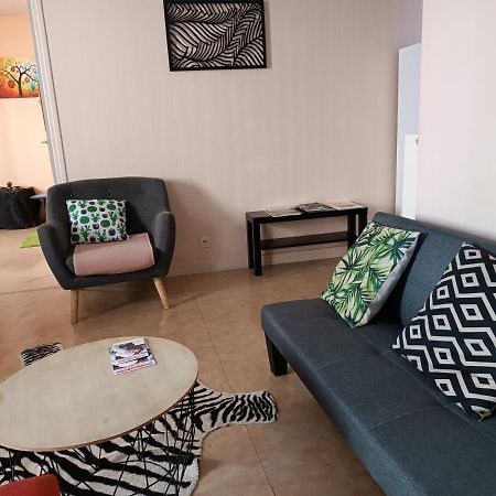 Cap Coutellerie - Sejours Pros Ou Familles En Hypercentre De Thiers Apartment Exterior photo