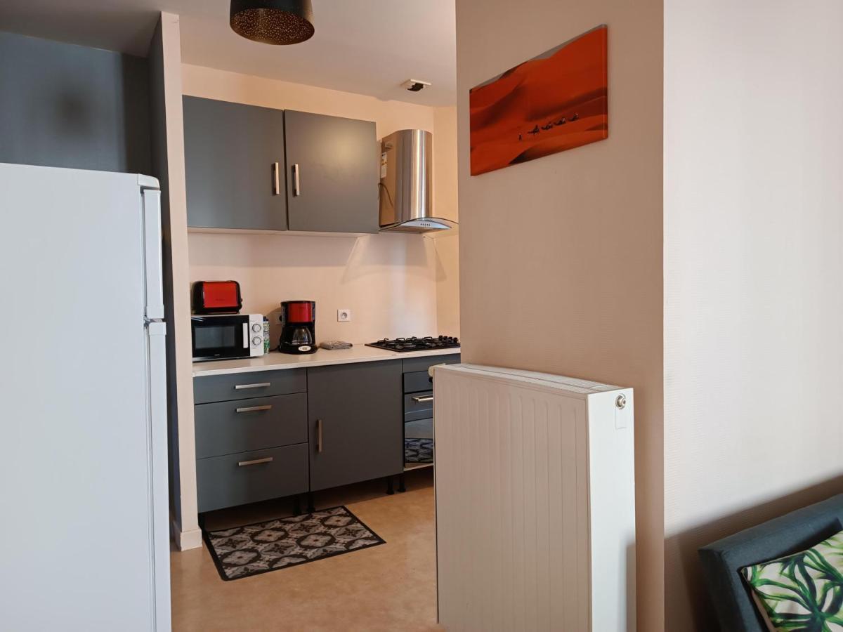 Cap Coutellerie - Sejours Pros Ou Familles En Hypercentre De Thiers Apartment Exterior photo