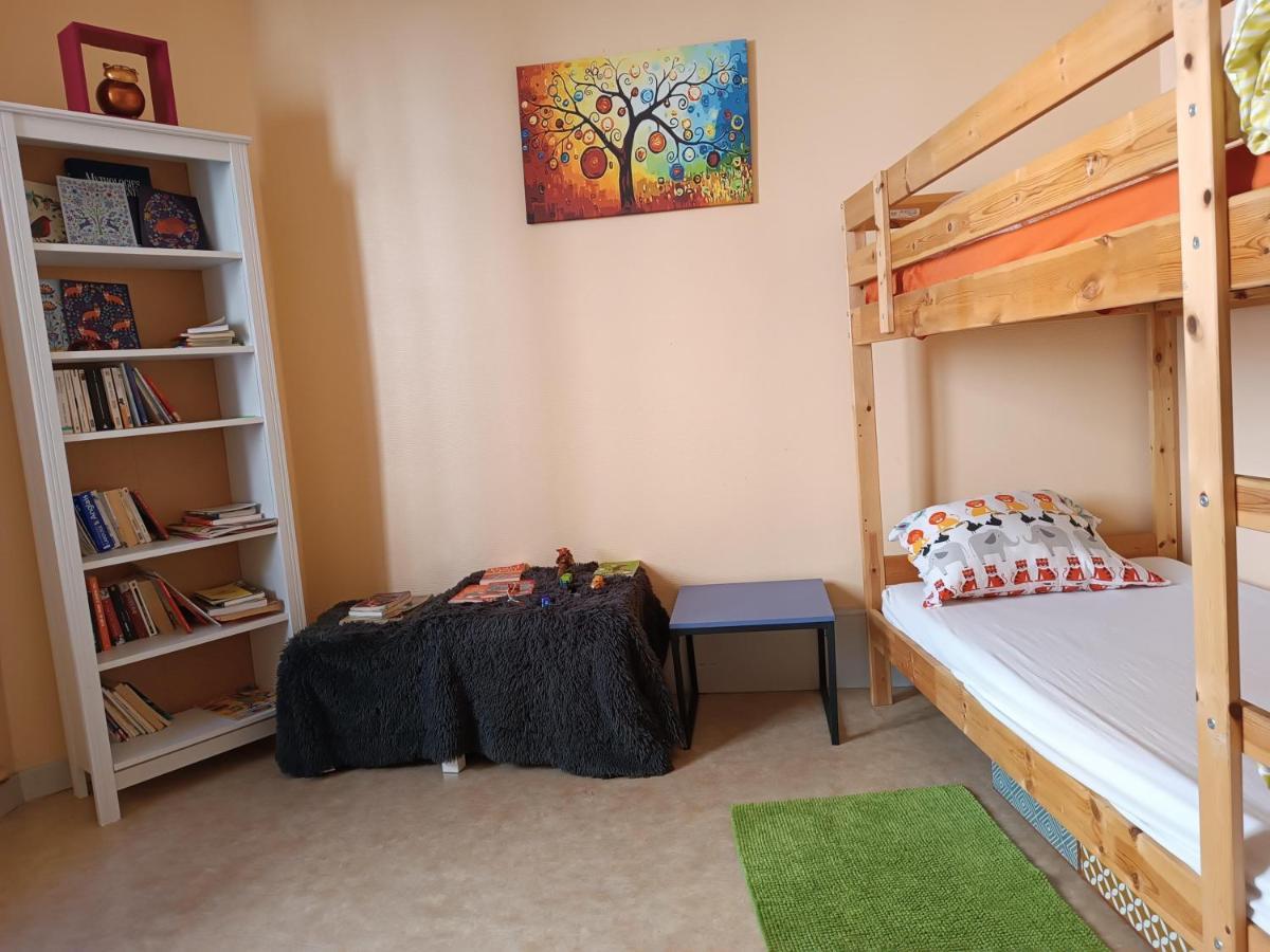 Cap Coutellerie - Sejours Pros Ou Familles En Hypercentre De Thiers Apartment Exterior photo