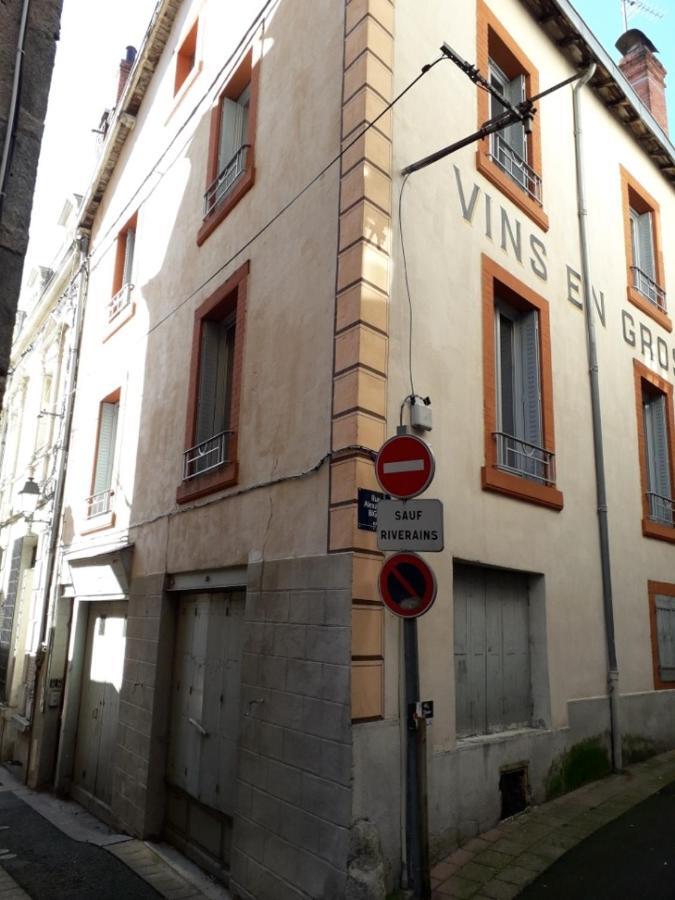 Cap Coutellerie - Sejours Pros Ou Familles En Hypercentre De Thiers Apartment Exterior photo